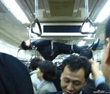 Gaya Tidur Gokil orang jepang dalam kereta