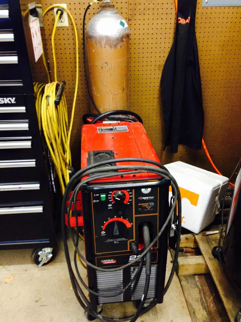 New Lincoln 216 mig w/ spool gun, lots of wire and big bottle Pirate 4x4