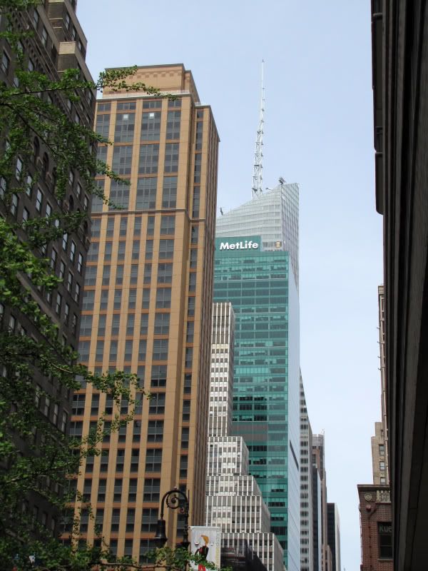 http://i267.photobucket.com/albums/ii283/sandyuspatriot/NYC%2009/BankOfAmerica.jpg