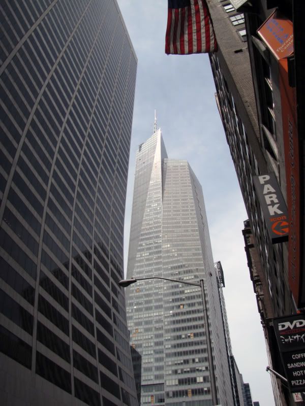 http://i267.photobucket.com/albums/ii283/sandyuspatriot/NYC%2009/BankOfAmerica13.jpg