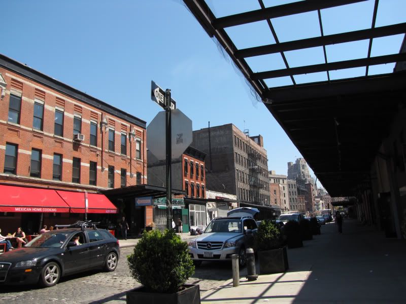 http://i267.photobucket.com/albums/ii283/sandyuspatriot/NYC%2009/HighLineMeatpackingdistrict49.jpg
