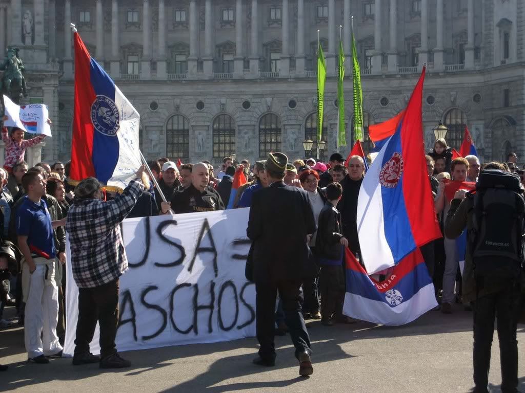 Srbi demonstriraju u Becu na Heldenplatzu