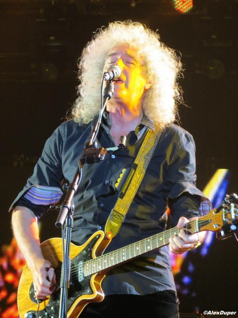 Bri sings