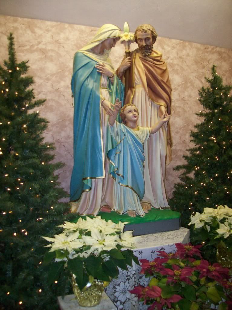 Christmas2007067.jpg Holy Family Statue image by OHLisa