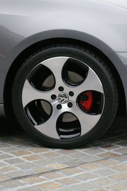 http://i267.photobucket.com/albums/ii305/venhar_bara/ag_10gti_18wheel.jpg