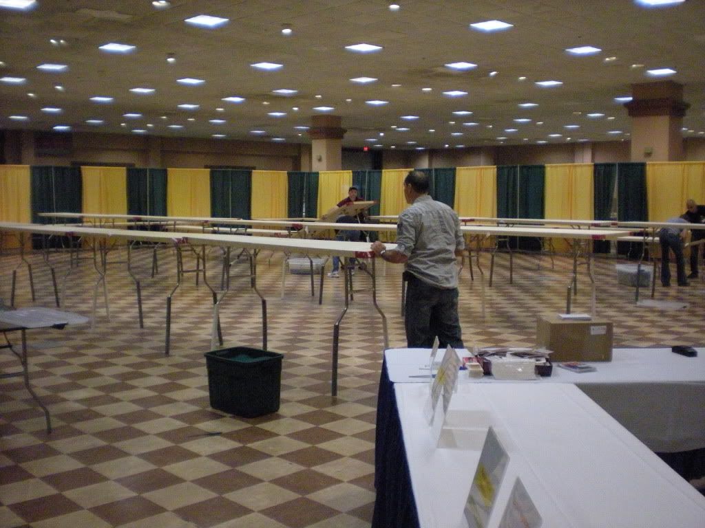 4Settinguptheexhibitionarea.jpg