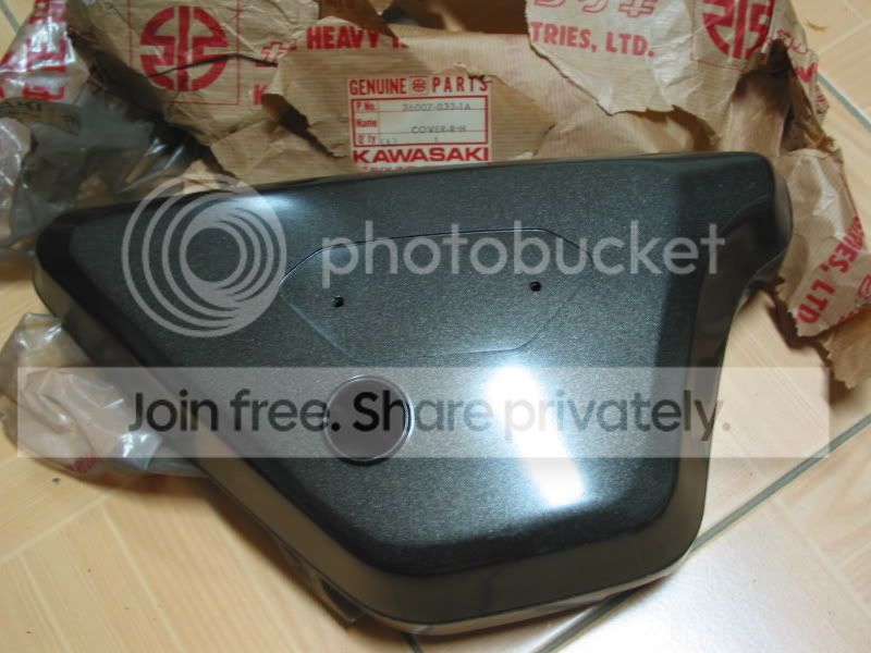 Kawasaki G7 G7T G7TA G7S G7SA RH Side Cover Black NOS Genuine P/N